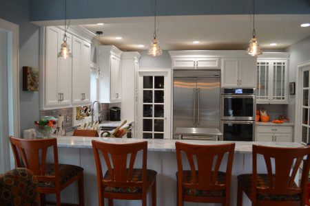 Modern white kitchen in Eastwood NY